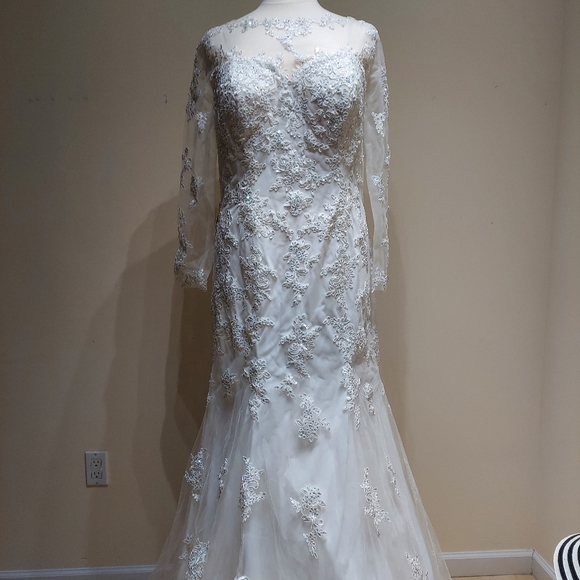 Glow size 20 trumpet mermaid wedding dress. Lace, mesh, appliqué. - Picture 3 of 16